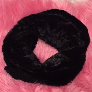 Cozy Faux fur Infiniti scarf